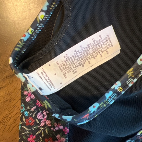 Women’s Nike 2-pc Sports Bra & Biker Short Floral set - Picture 5 of 5